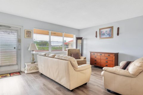Condo in West Palm Beach, Florida, 1 bedroom  № 2392945 - photo 3