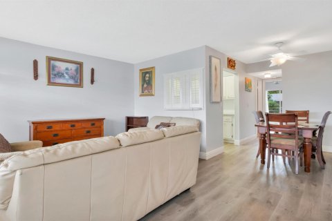 Condo in West Palm Beach, Florida, 1 bedroom  № 2392945 - photo 2