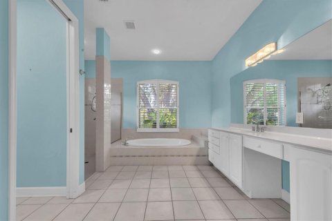 Casa en venta en Tampa, Florida, 4 dormitorios, 350.43 m2 № 1678245 - foto 25