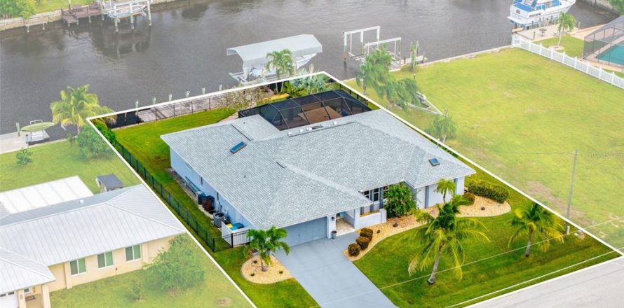 Villa ou maison à Port Charlotte, Floride 3 chambres, 187.66 m2 № 2436715