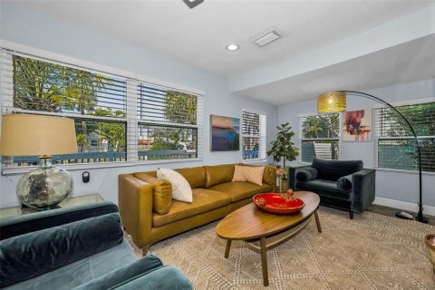 Immobilier commercial à vendre à Saint Pete Beach, Floride: 3 chambres, 148.74 m2 № 2145275 - photo 11