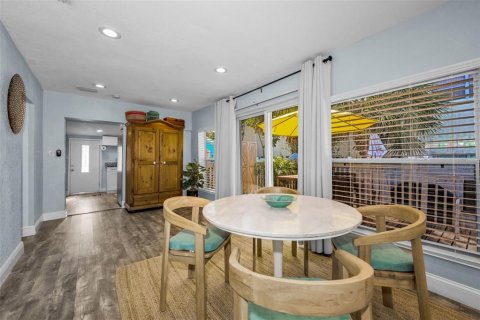 Immobilier commercial à vendre à Saint Pete Beach, Floride: 3 chambres, 148.74 m2 № 2145275 - photo 13