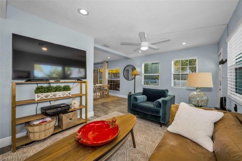 Immobilier commercial à vendre à Saint Pete Beach, Floride: 3 chambres, 148.74 m2 № 2145275 - photo 10