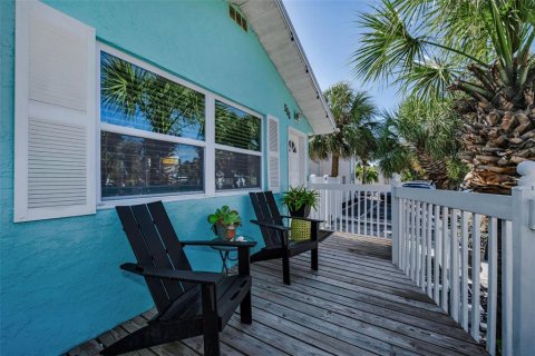 Immobilier commercial à vendre à Saint Pete Beach, Floride: 3 chambres, 148.74 m2 № 2145275 - photo 2