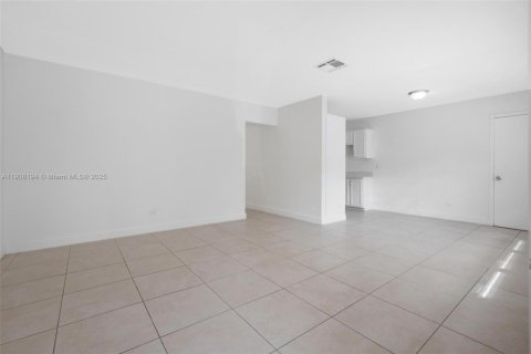 Villa ou maison à vendre à Pembroke Pines, Floride: 5 chambres, 164.99 m2 № 1964297 - photo 20