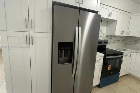 Villa ou maison à vendre à Pembroke Pines, Floride: 5 chambres, 164.99 m2 № 1964297 - photo 6