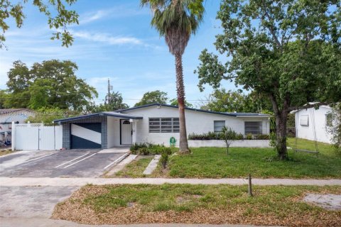 Villa ou maison à vendre à Pembroke Pines, Floride: 5 chambres, 164.99 m2 № 1964297 - photo 3