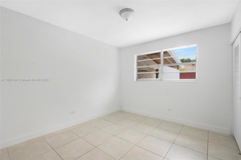 Villa ou maison à vendre à Pembroke Pines, Floride: 5 chambres, 164.99 m2 № 1964297 - photo 9