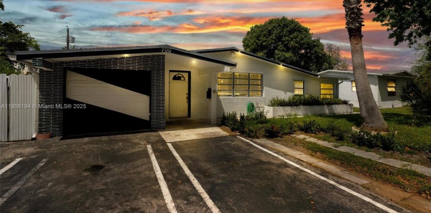 Villa ou maison à Pembroke Pines, Floride 5 chambres, 164.99 m2 № 1964297