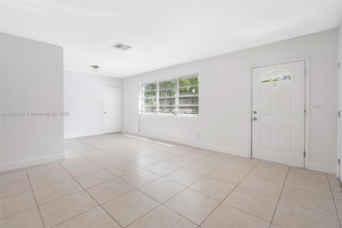 Villa ou maison à vendre à Pembroke Pines, Floride: 5 chambres, 164.99 m2 № 1964297 - photo 21