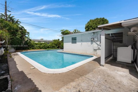 Villa ou maison à vendre à Pembroke Pines, Floride: 5 chambres, 164.99 m2 № 1964297 - photo 24