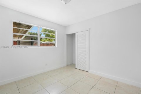 Villa ou maison à vendre à Pembroke Pines, Floride: 5 chambres, 164.99 m2 № 1964297 - photo 11