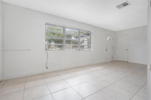 Villa ou maison à vendre à Pembroke Pines, Floride: 5 chambres, 164.99 m2 № 1964297 - photo 23