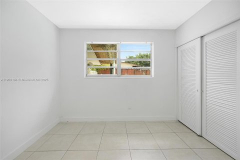 Villa ou maison à vendre à Pembroke Pines, Floride: 5 chambres, 164.99 m2 № 1964297 - photo 10