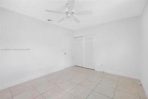 Villa ou maison à vendre à Pembroke Pines, Floride: 5 chambres, 164.99 m2 № 1964297 - photo 15