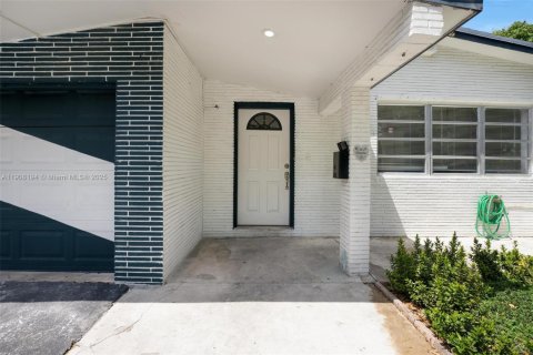 Villa ou maison à vendre à Pembroke Pines, Floride: 5 chambres, 164.99 m2 № 1964297 - photo 4