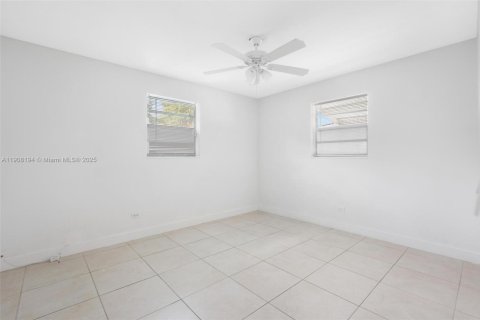 Villa ou maison à vendre à Pembroke Pines, Floride: 5 chambres, 164.99 m2 № 1964297 - photo 14