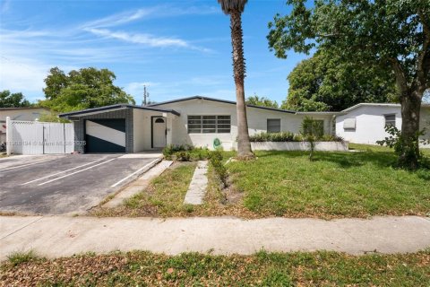Villa ou maison à vendre à Pembroke Pines, Floride: 5 chambres, 164.99 m2 № 1964297 - photo 2