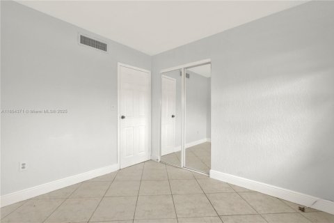 Condo in Hialeah, Florida, 3 bedrooms  № 1878370 - photo 28