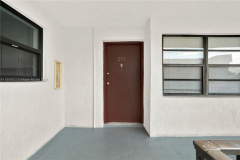 Condo in Hialeah, Florida, 3 bedrooms  № 1878370 - photo 30