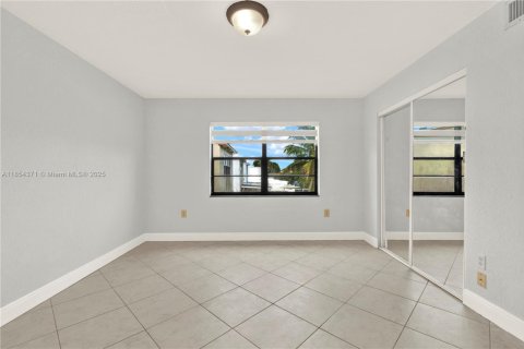 Condo in Hialeah, Florida, 3 bedrooms  № 1878370 - photo 20