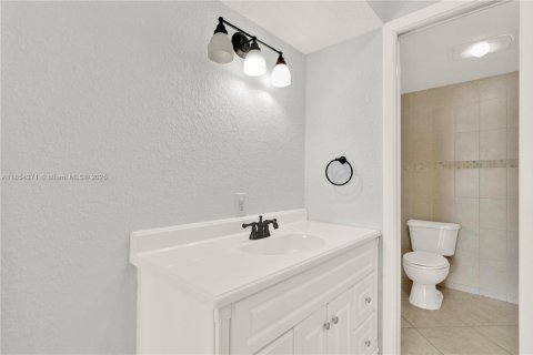 Condo in Hialeah, Florida, 3 bedrooms  № 1878370 - photo 15