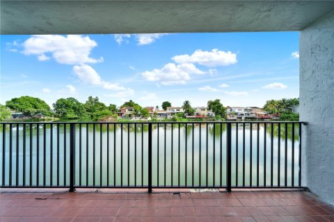 Condo in Hialeah, Florida, 3 bedrooms  № 1878370 - photo 22