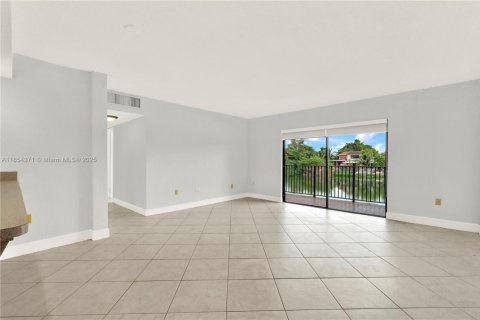 Condo in Hialeah, Florida, 3 bedrooms  № 1878370 - photo 6