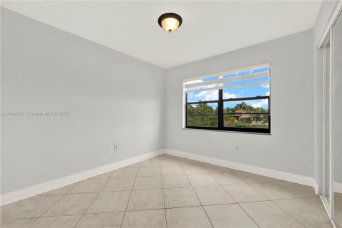 Condo in Hialeah, Florida, 3 bedrooms  № 1878370 - photo 18