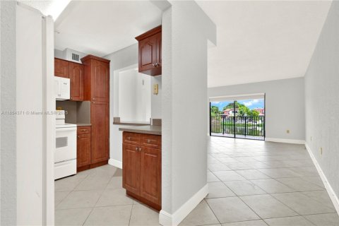 Condo in Hialeah, Florida, 3 bedrooms  № 1878370 - photo 4