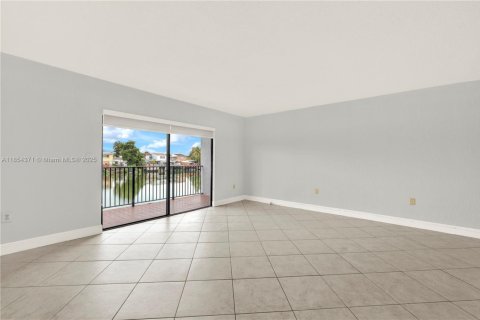 Condo in Hialeah, Florida, 3 bedrooms  № 1878370 - photo 27