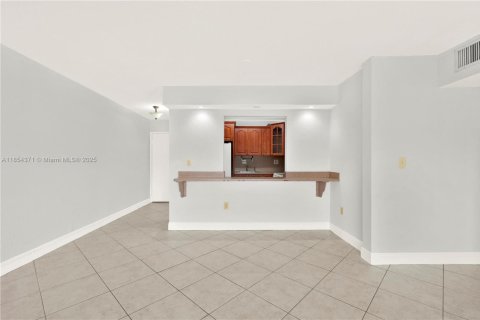 Condo in Hialeah, Florida, 3 bedrooms  № 1878370 - photo 3