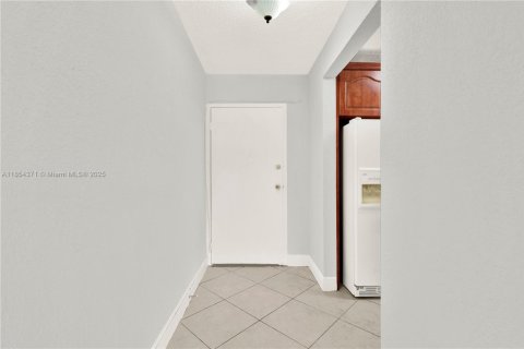 Condo in Hialeah, Florida, 3 bedrooms  № 1878370 - photo 29
