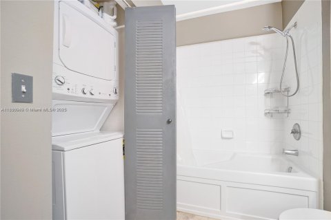 Condominio en venta en Fort Lauderdale, Florida, 1 dormitorio, 75.81 m2 № 1807165 - foto 15