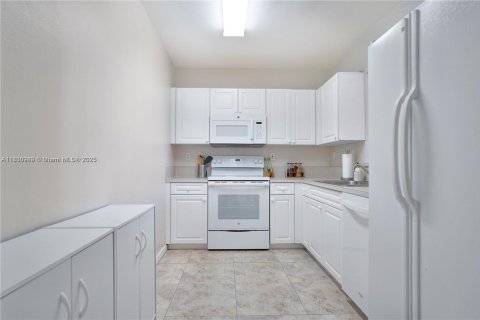 Condominio en venta en Fort Lauderdale, Florida, 1 dormitorio, 75.81 m2 № 1807165 - foto 11