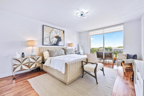 Condo in West Palm Beach, Florida, 3 bedrooms  № 2175587 - photo 13