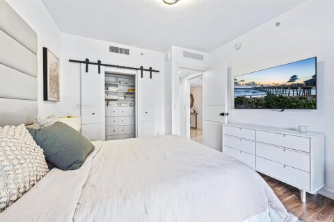Condo in West Palm Beach, Florida, 3 bedrooms  № 2175587 - photo 21