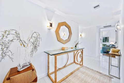 Condo in West Palm Beach, Florida, 3 bedrooms  № 2175587 - photo 5