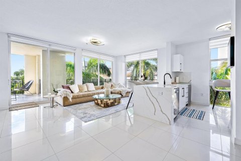 Condo in West Palm Beach, Florida, 3 bedrooms  № 2175587 - photo 3