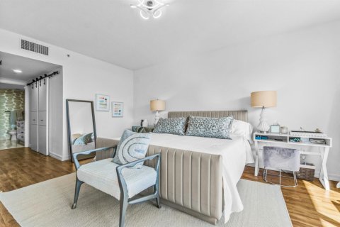 Condo in West Palm Beach, Florida, 3 bedrooms  № 2175587 - photo 12