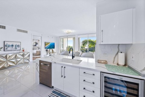 Condo in West Palm Beach, Florida, 3 bedrooms  № 2175587 - photo 7