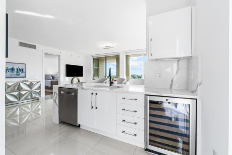 Condo in West Palm Beach, Florida, 3 bedrooms  № 2175587 - photo 9