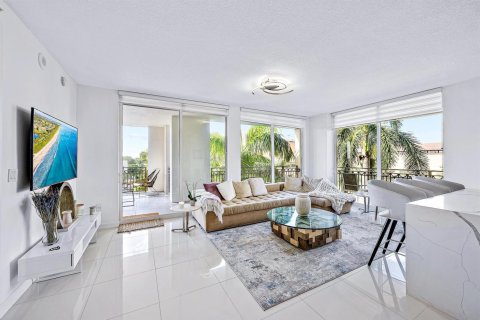 Condo in West Palm Beach, Florida, 3 bedrooms  № 2175587 - photo 4