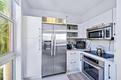 Condo in West Palm Beach, Florida, 3 bedrooms  № 2175587 - photo 8