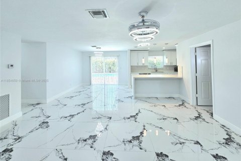 House in Lehigh Acres, Florida 3 bedrooms № 1872550 - photo 5