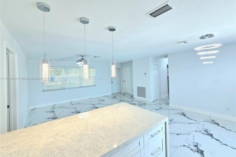 House in Lehigh Acres, Florida 3 bedrooms № 1872550 - photo 10