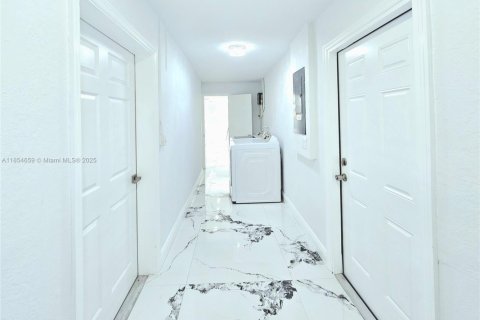 House in Lehigh Acres, Florida 3 bedrooms № 1872550 - photo 12