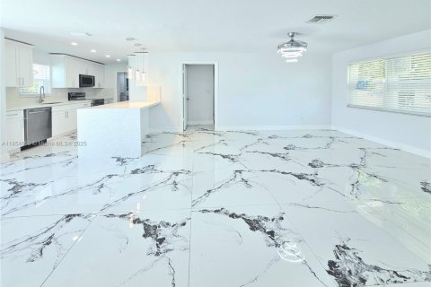 House in Lehigh Acres, Florida 3 bedrooms № 1872550 - photo 8