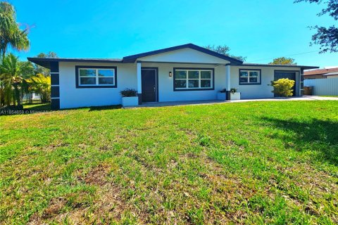 House in Lehigh Acres, Florida 3 bedrooms № 1872550 - photo 29