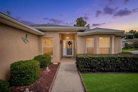 House in Ocala, Florida 3 bedrooms, 146.41 sq.m. № 2151038